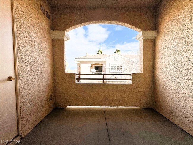 Building Photo - 830 Carnegie St