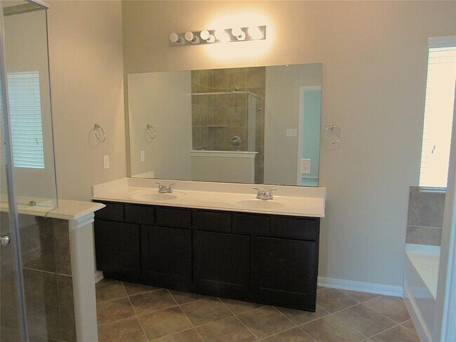 Building Photo - 17222 Hannah Oaks Ln