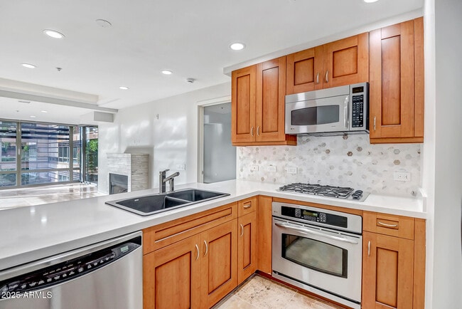 Building Photo - 7141 E Rancho Vista Dr