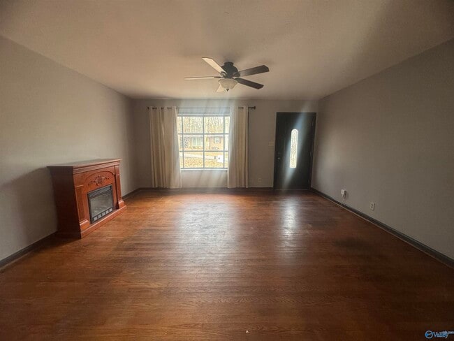 Building Photo - 9527 Hemlock Dr SE