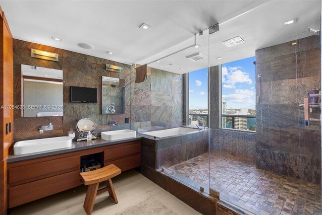 Building Photo - 5875 Collins Ave