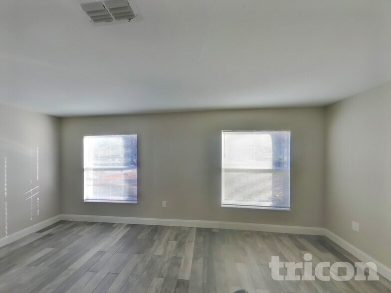 Building Photo - 10391 Lear St