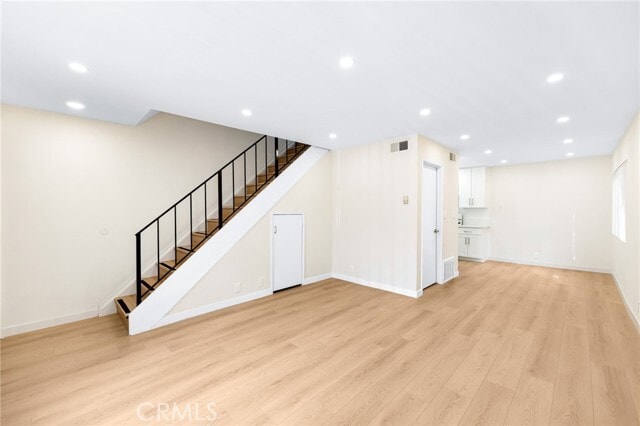 Building Photo - 333 Riverdale Dr