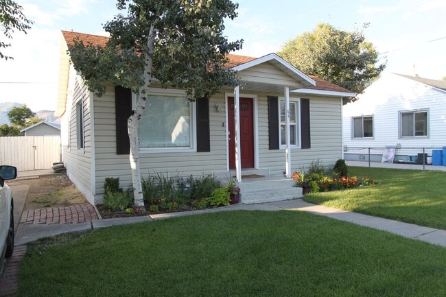 Building Photo - Beautiful 3 Bedroom Home in Orem!