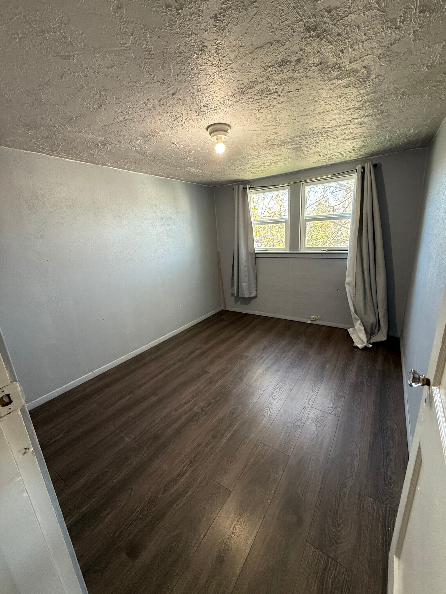 Building Photo - 1119 S 6th Ave