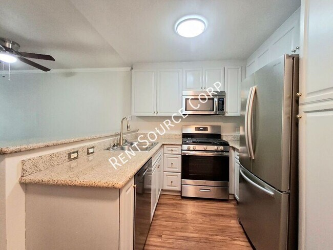 Building Photo - 5525 Canoga Ave