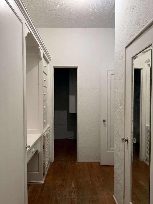 Building Photo - One Bed/One Bath with Historic Charm