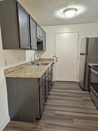 Building Photo - 4 Village Rock Ln