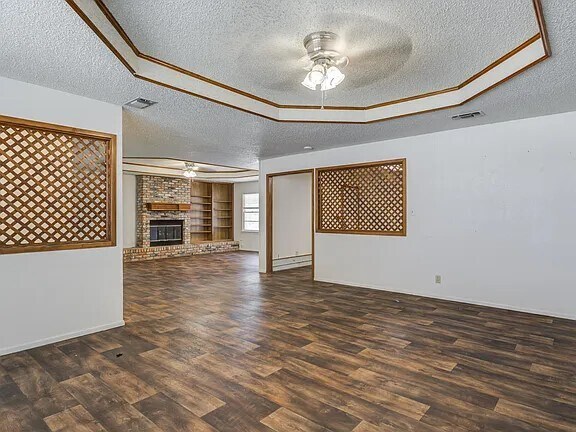 Building Photo - 1212 E Broadway St