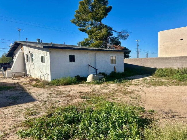 Building Photo - 495 N Phoenix St