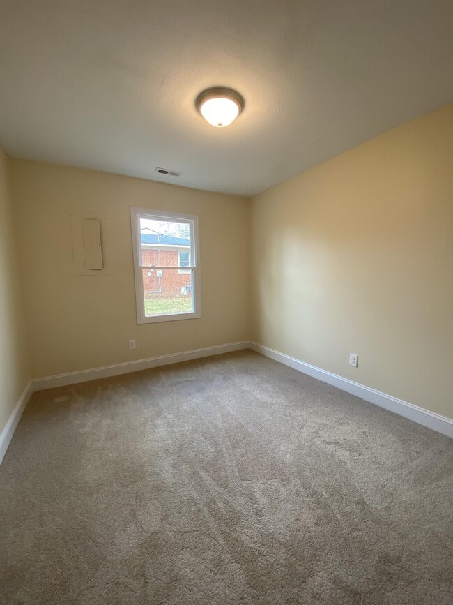 Building Photo - 4935 Walnut Dr