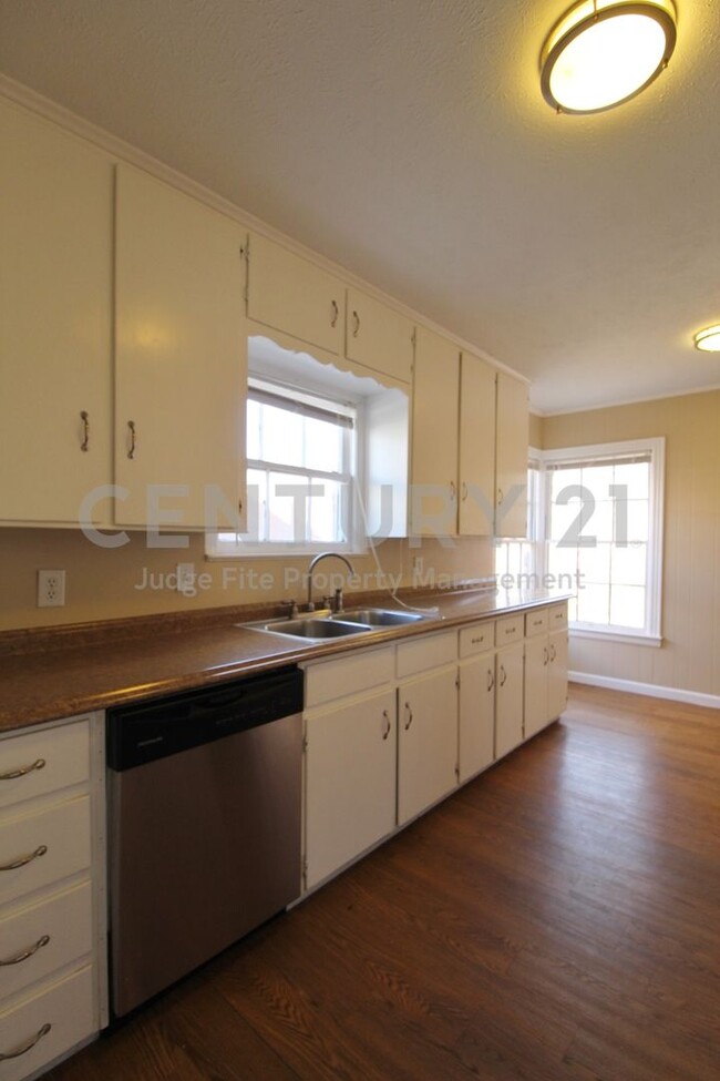 Building Photo - Well Maintained 3/2/2 Near TCU For Rent!