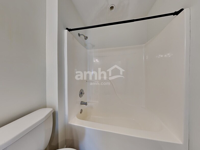 Building Photo - 750 Brooks Rd