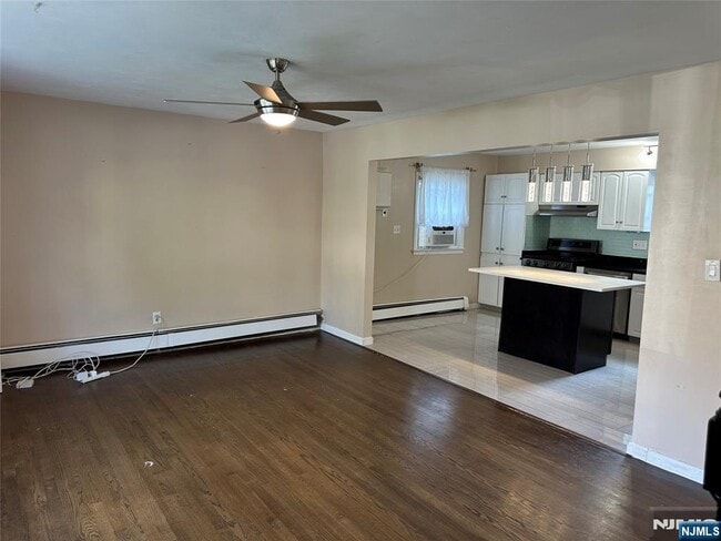 Building Photo - 777 Oakwood Ln