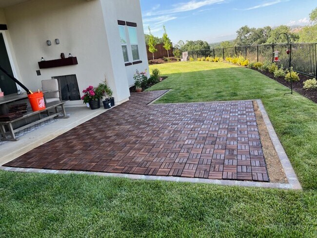 Building Photo - BEAUTIFUL BRAND NEW "NEXT-GEN" HOME W/ SOLAR & SIERRA VIEWS!!