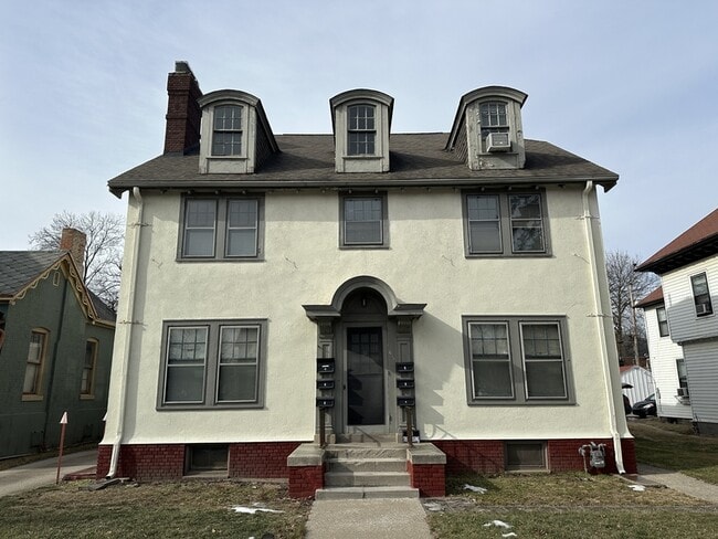 Building Photo - 105 N Adams St