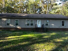 Building Photo - 2290 Ashland Rd