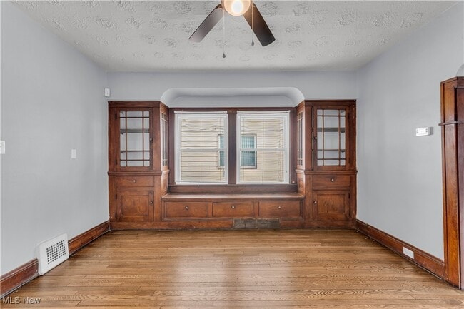 Building Photo - 11913 Buckingham Ave