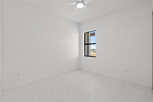 Building Photo - 3927 NW 40th Terrace
