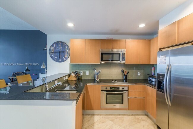 Building Photo - 1060 Brickell Ave