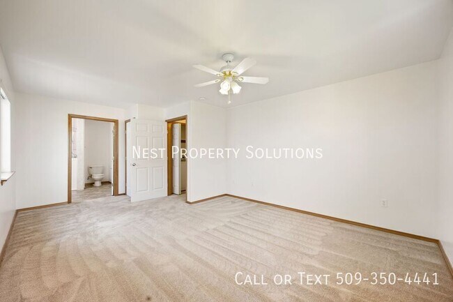 Building Photo - 807 Westshore Dr NE