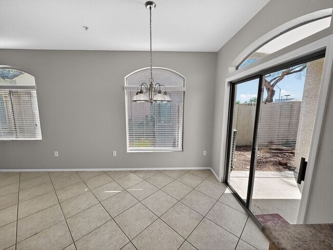 Building Photo - 4Bedroom/2.5Bath Townhome Ready for You!!