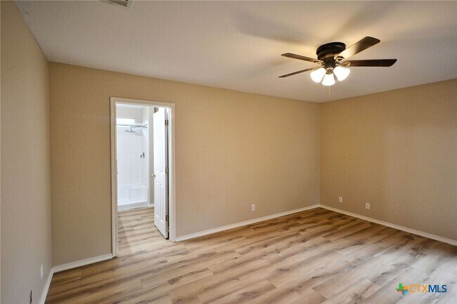 Building Photo - 2489 Medina Dr