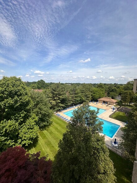 Building Photo - 6001 Arlington Blvd