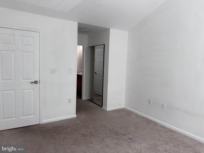 Building Photo - 5960 Millrace Ct