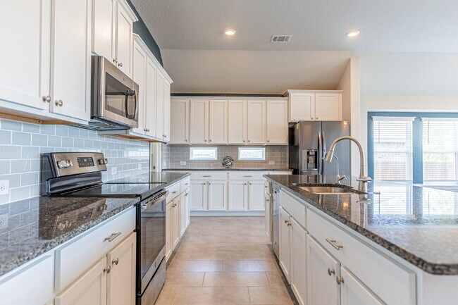 Building Photo - 2034 Carter Ln