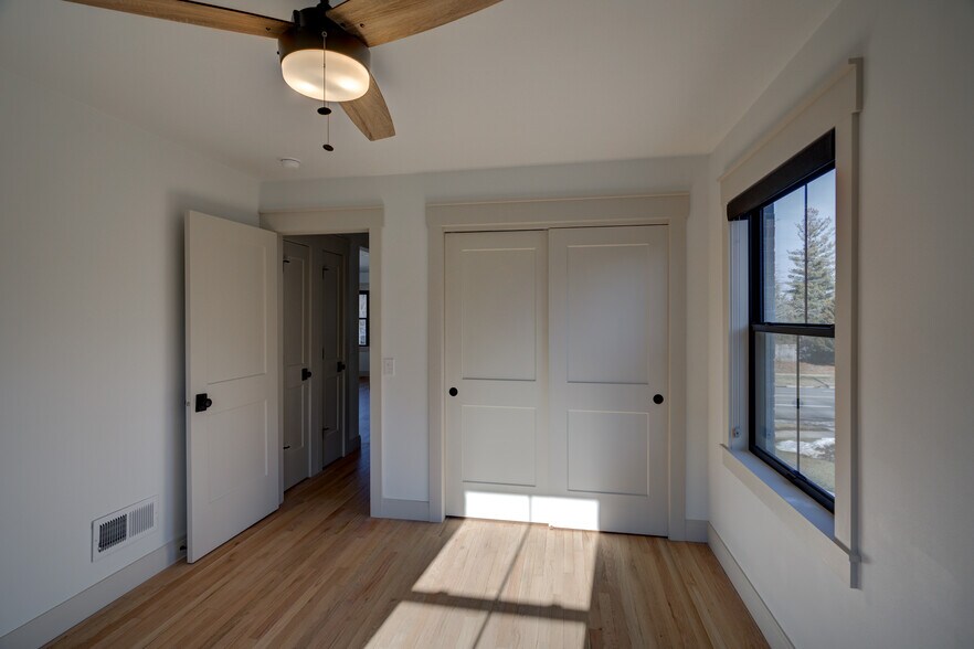 Building Photo - 401 Presidential Ln