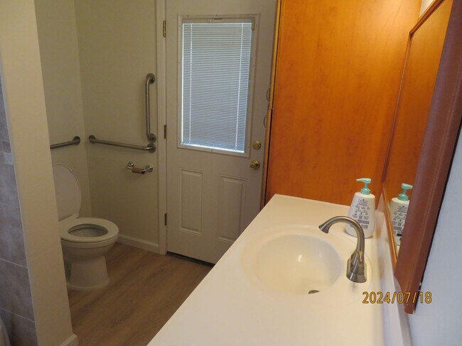 Building Photo - Centrally Located Family Home for Rent