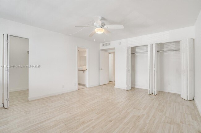 Building Photo - 20350 W Country Club Dr