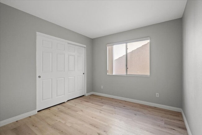 Building Photo - 9736 Double Rock Dr