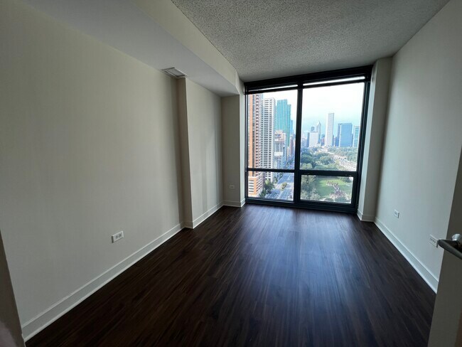 Building Photo - 1250 S Michigan Ave