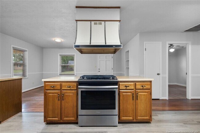 Building Photo - 508 Waterbury Dr