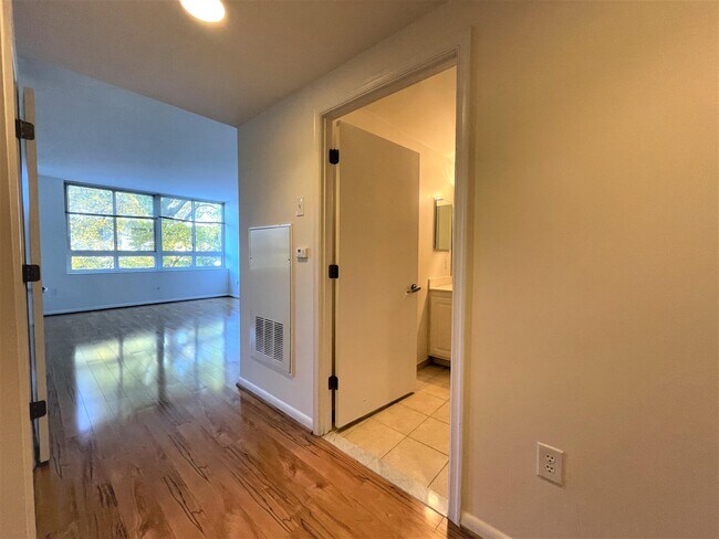 Building Photo - 355 I St SW