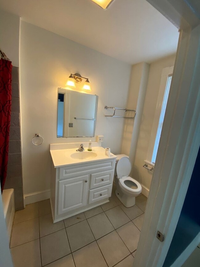 Building Photo - Large Victorian House in Lancaster City wi...