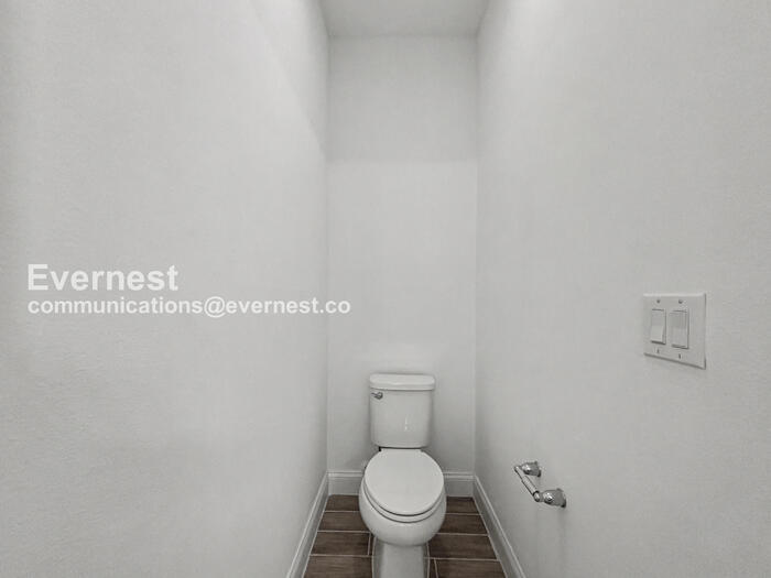 Building Photo - 6750 Midland Dr