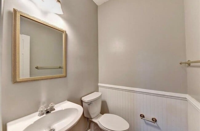 Building Photo - 300 Treyford Ct