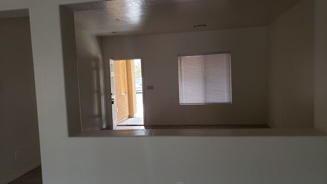 Building Photo - Spacious floorplan