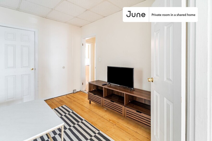 Building Photo - Room in Shared 2 bed/1 bath home