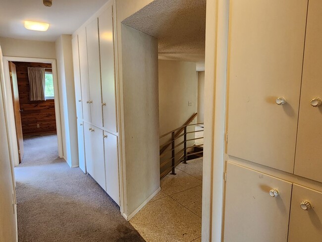 Building Photo - Beautiful 5 Bd 3.5 Ba Home in Holladay