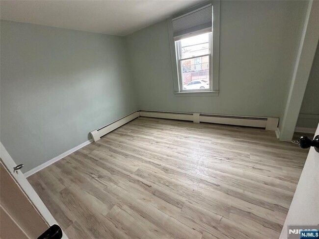 Building Photo - 8 Laird Pl