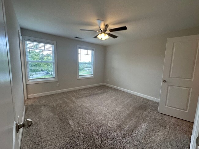 Building Photo - Modern 3BR/2.5BA Duplex – Perfect Location...