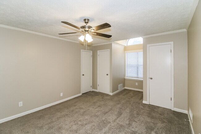 Building Photo - 3904 Loring Ln