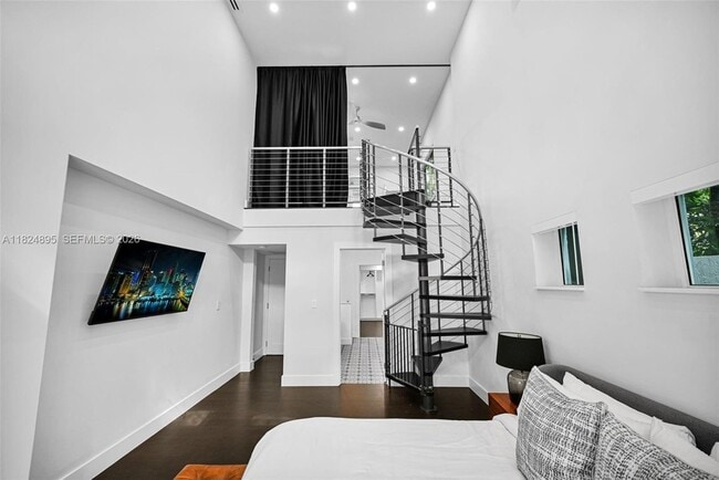 Building Photo - 150 NE 50th St