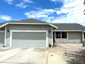Building Photo - Spacious 4 Bed/2 Bath /1,970 square foot h...