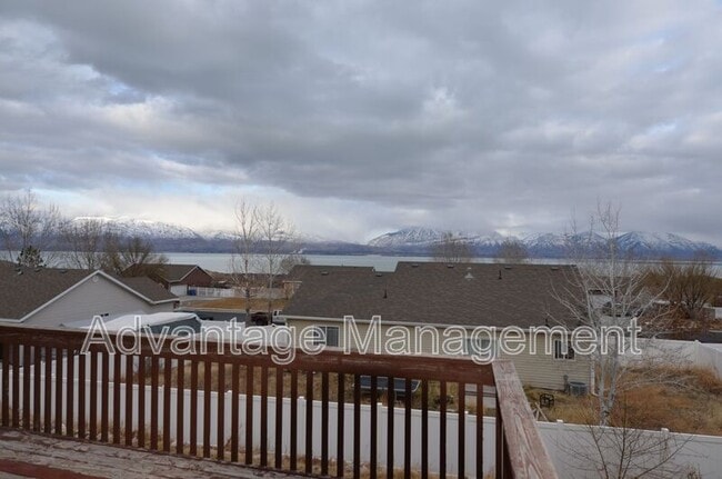 Building Photo - 4044 S Lake Vista Dr
