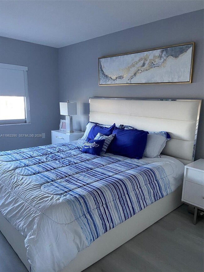 Building Photo - 400 Kings Point Dr